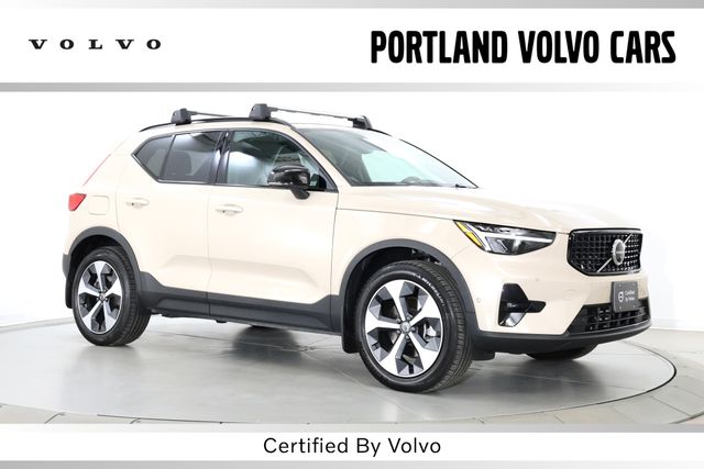 2025 Volvo XC40 B5 Plus Dark AWD's photo