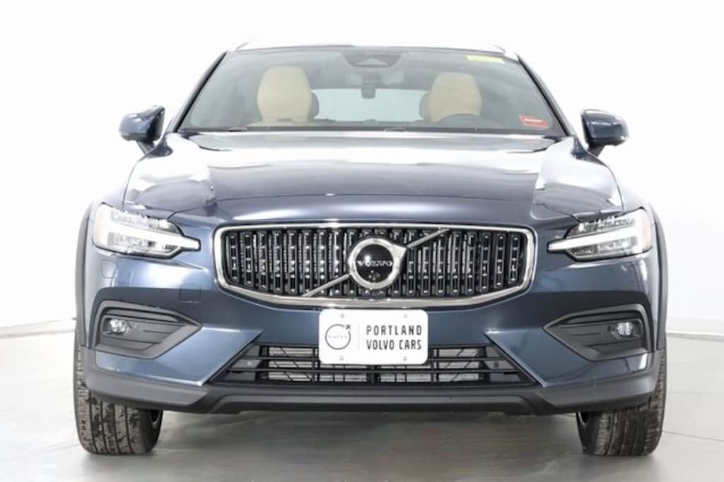 New 2026 Volvo V60 Cross Country B5 Ultra Wagon