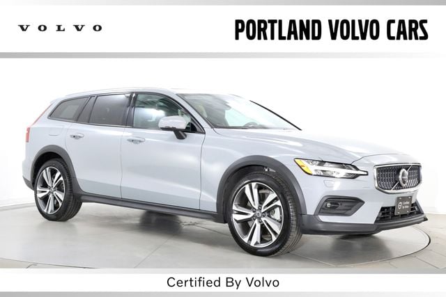 2025 Volvo V60 Cross Country B5 Plus AWD's photo