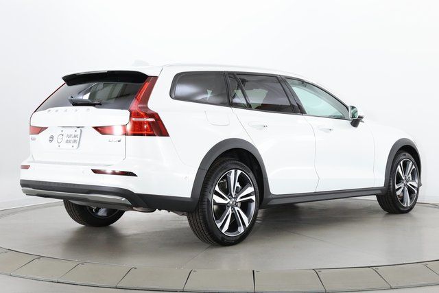 2026 Volvo V60 Cross Country Plus - Photo 8