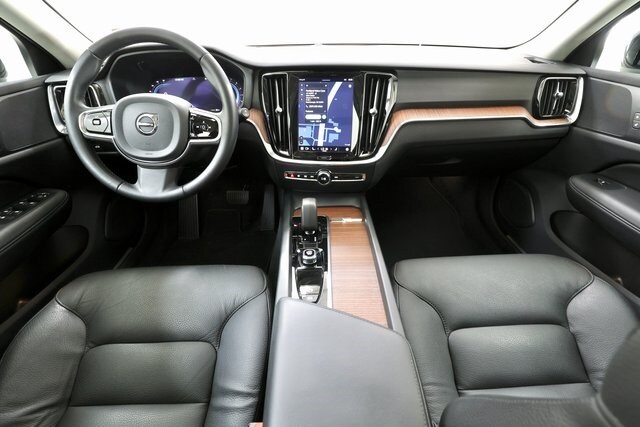 2024 Volvo V60 Cross Country B5 Plus photo 2