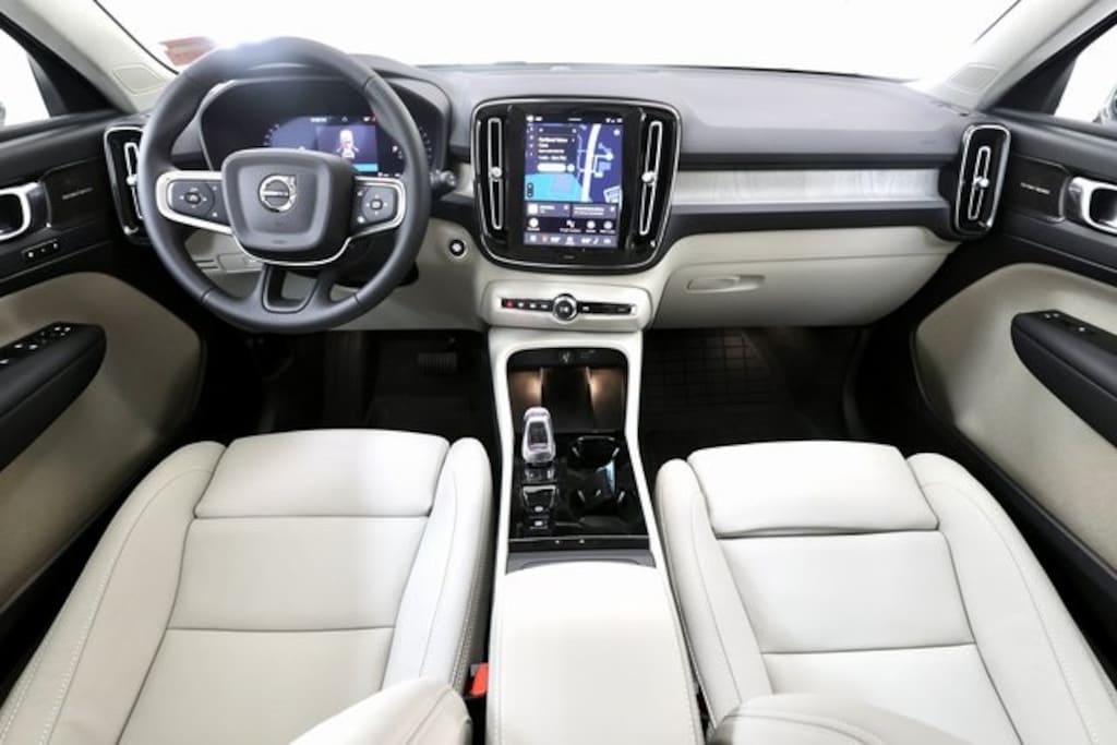 New 2026 Volvo XC40 B5 Plus SUV