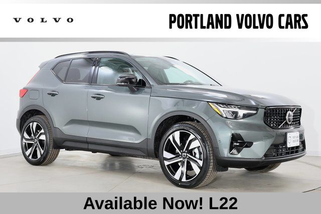 2026 Volvo XC40 B5 Plus Dark AWD's photo