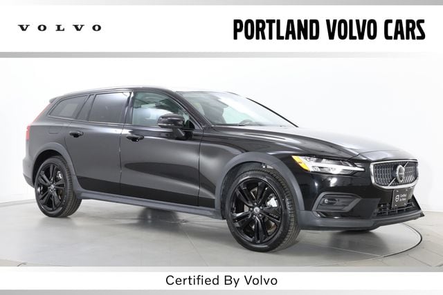 2025 Volvo V60 Cross Country B5 Plus AWD's photo