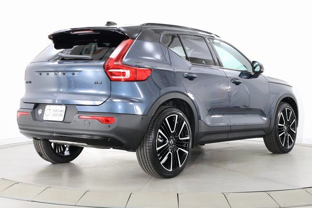 2026 Volvo XC40 Ultra Black Edition - Photo 8