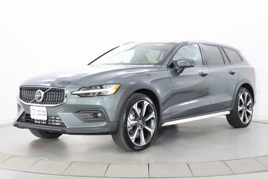 New 2026 Volvo V60 Cross Country B5 Ultra Wagon