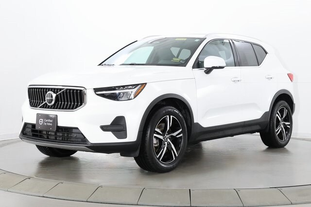2025 Volvo XC40 Core photo 4