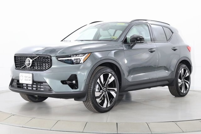 2026 Volvo XC40 photo 4