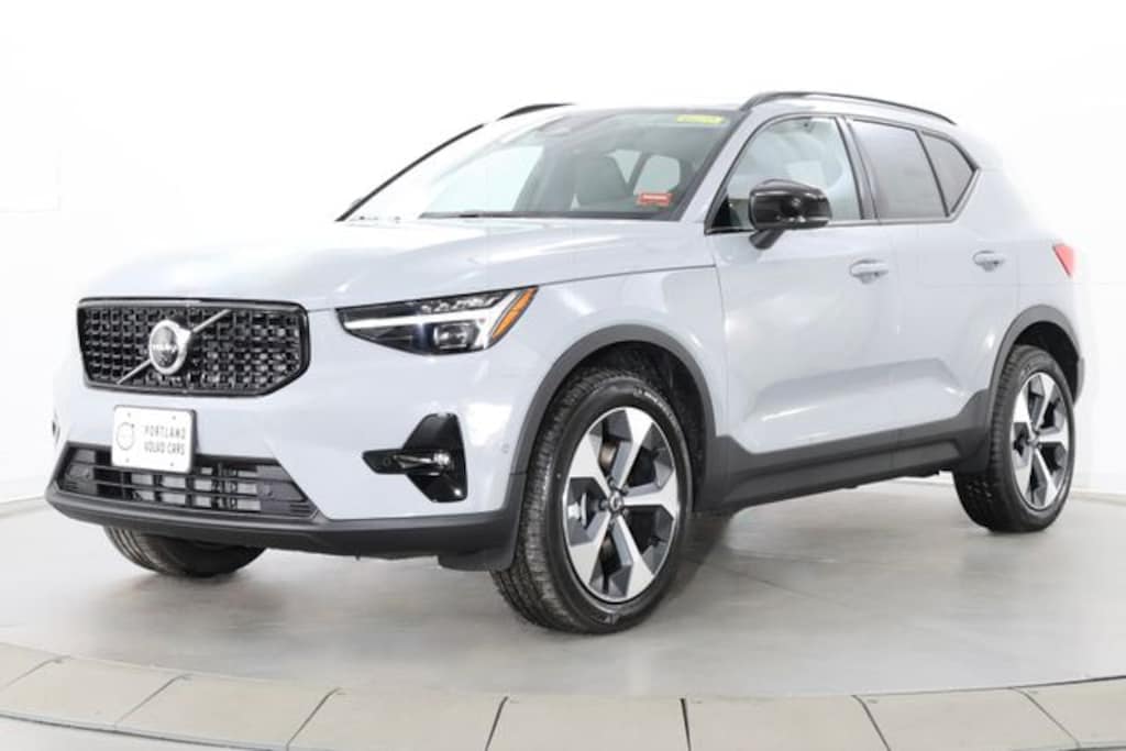 New 2026 Volvo XC40 B5 Plus SUV