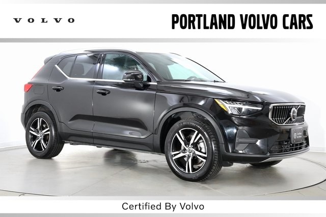 2025 Volvo XC40 Core