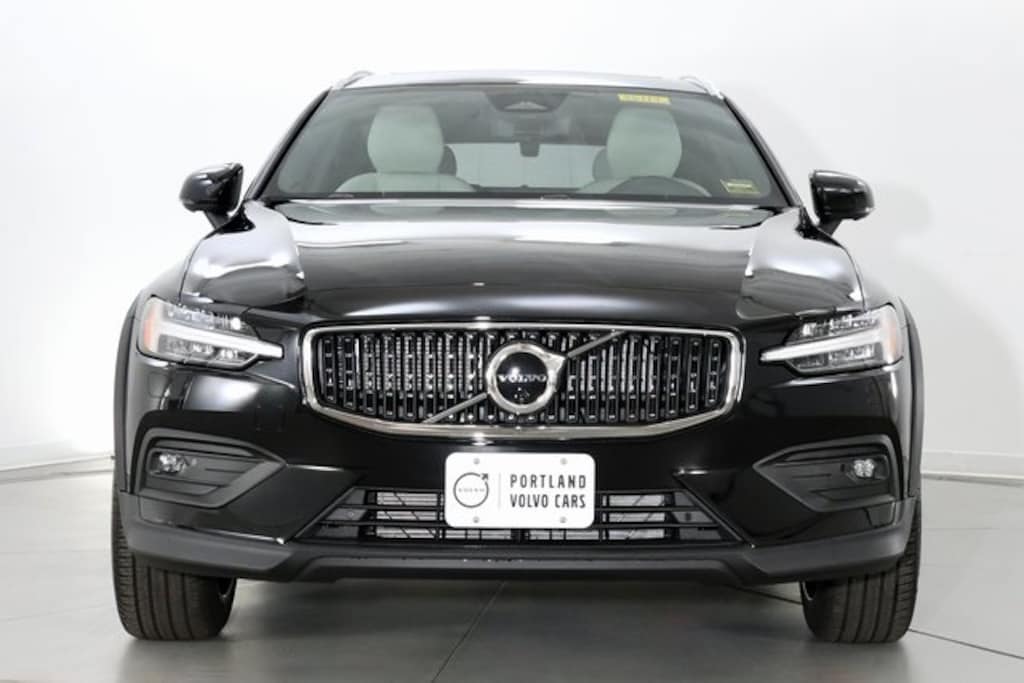 New 2026 Volvo V60 Cross Country B5 Ultra Wagon