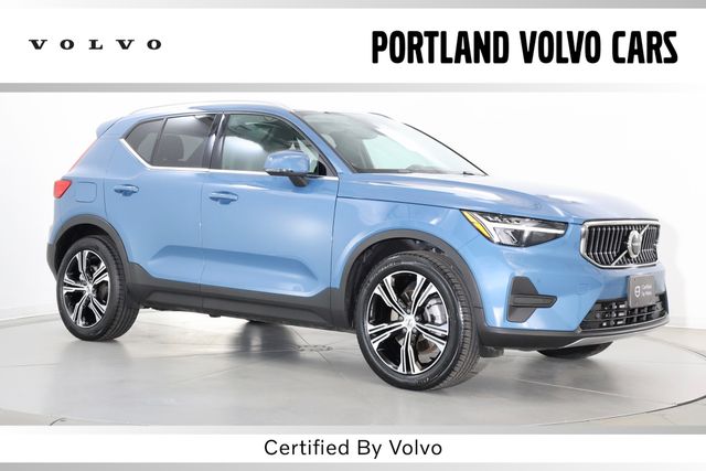 2025 Volvo XC40 Core