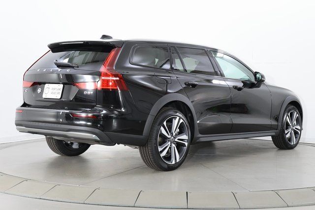 2026 Volvo V60 Cross Country Plus - Photo 8