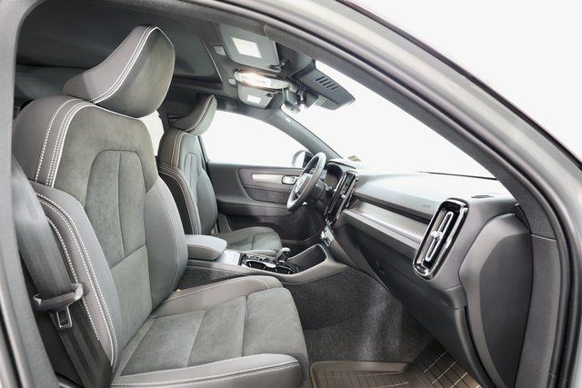 2026 Volvo XC40 Ultra Black Edition - Photo 17