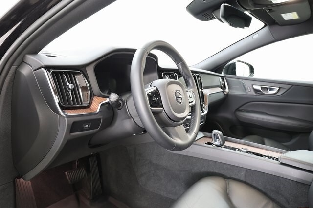 2023 Volvo S60 B5 AWD Plus Black Edition photo 2