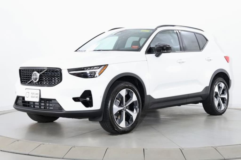 New 2026 Volvo XC40 B5 Plus SUV