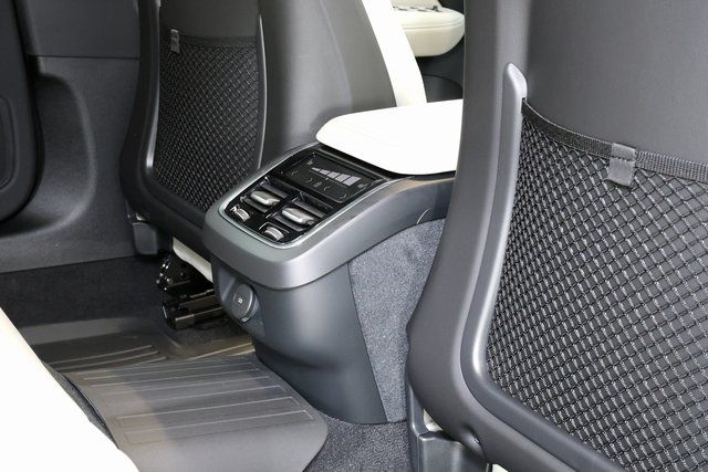 2026 Volvo V60 Cross Country Ultra - Photo 17