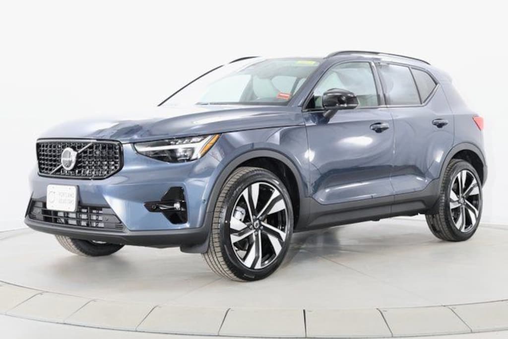New 2026 Volvo XC40 B5 Ultra SUV