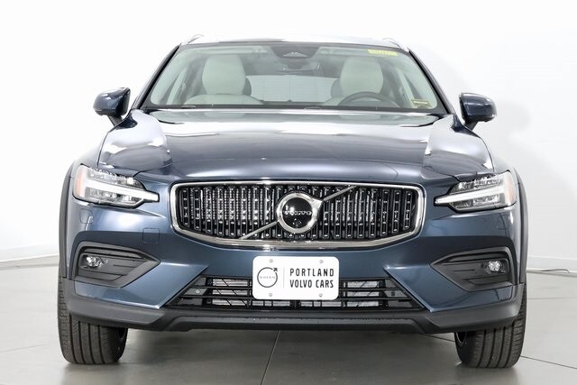 2026 Volvo V60 Cross Country B5 Plus photo 3
