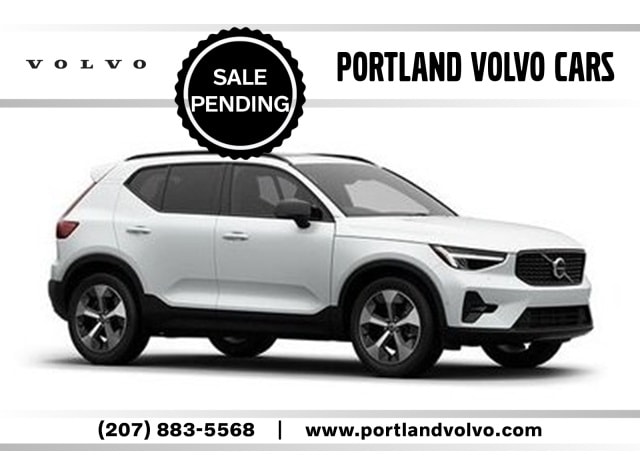 2025 Volvo XC40 Core's photo