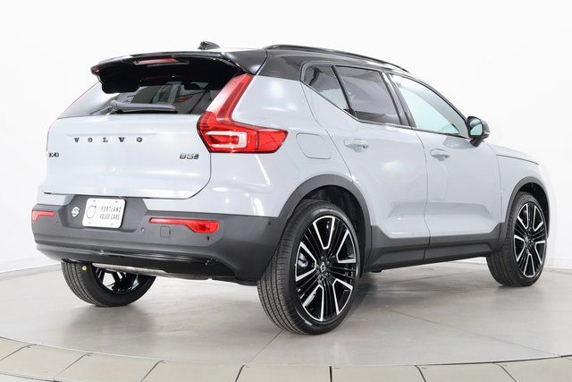 2026 Volvo XC40 Ultra Black Edition - Photo 7