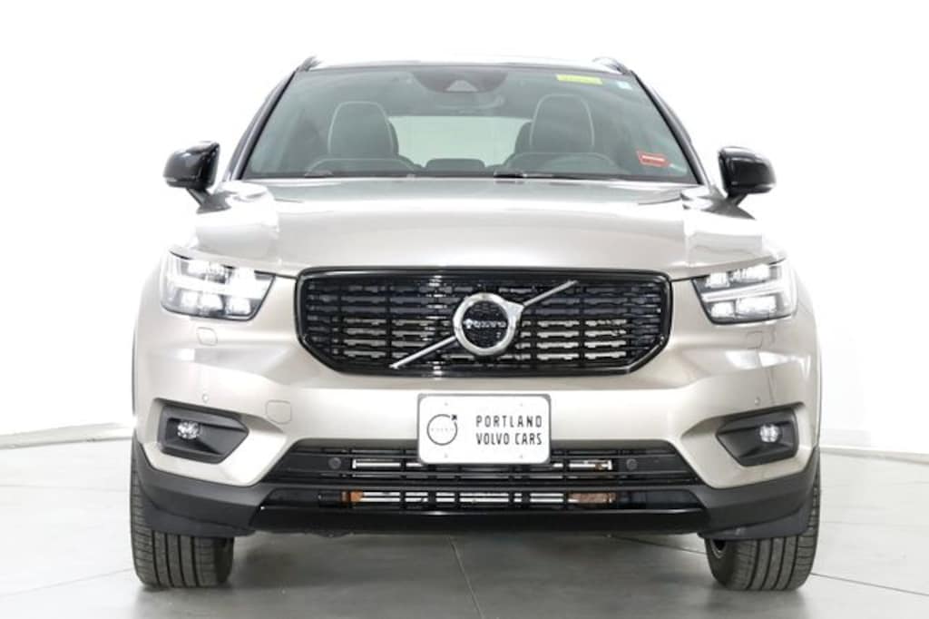 Used 2022 Volvo XC40 T5 AWD R-Design SUV