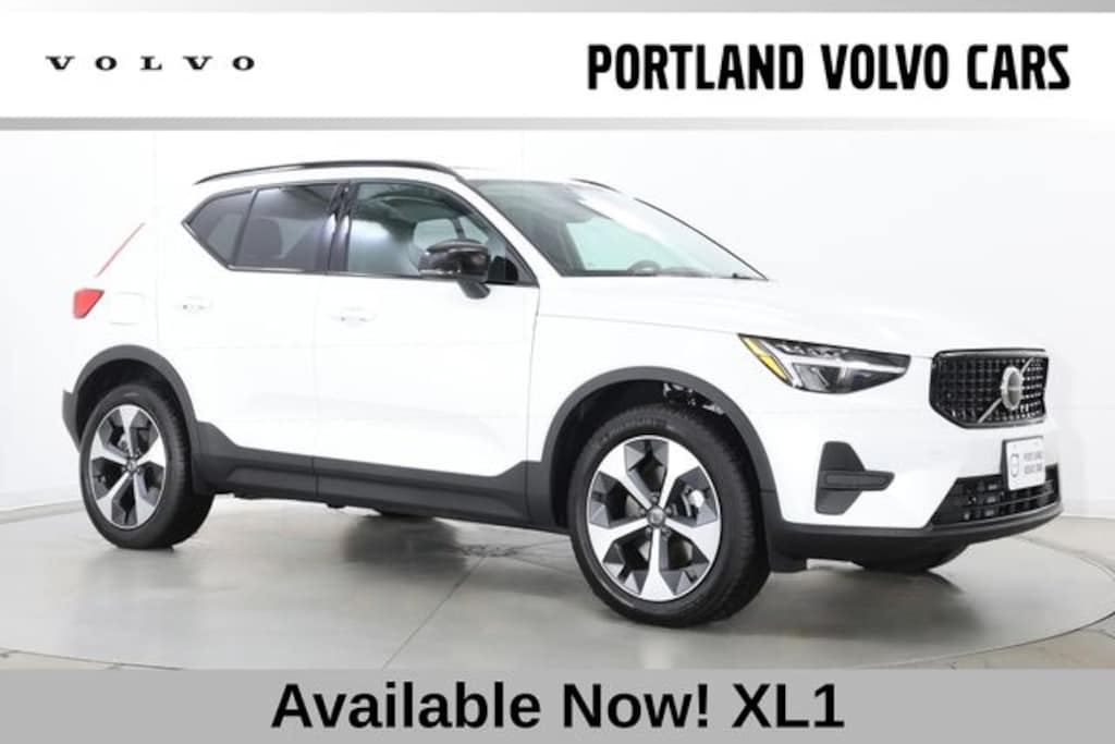 New 2026 Volvo XC40 B5 Core SUV