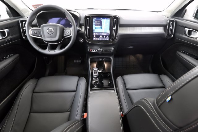 New 2026 Volvo XC40 B5 Plus SUV