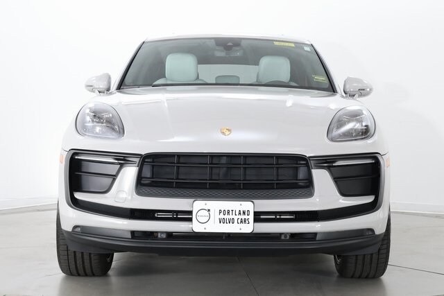 2022 Porsche Macan photo 2