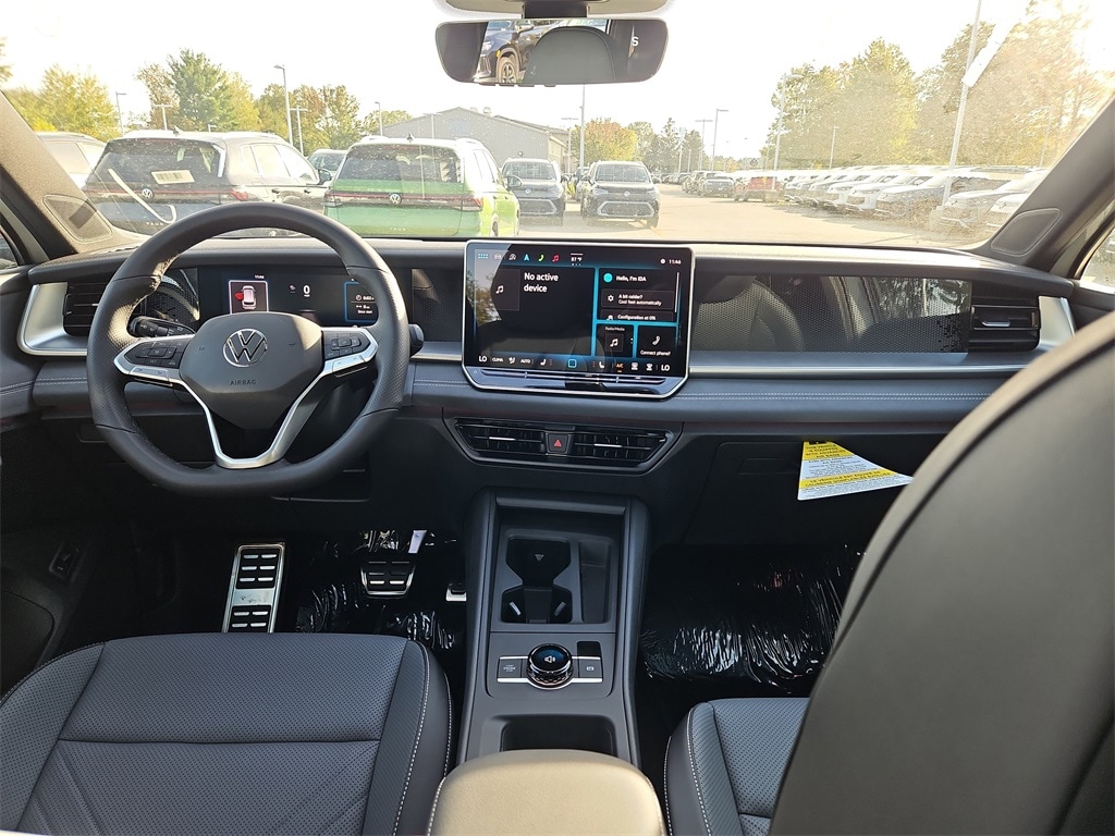 New 2025 Volkswagen Tiguan 2.0T SE R-Line Black SUV