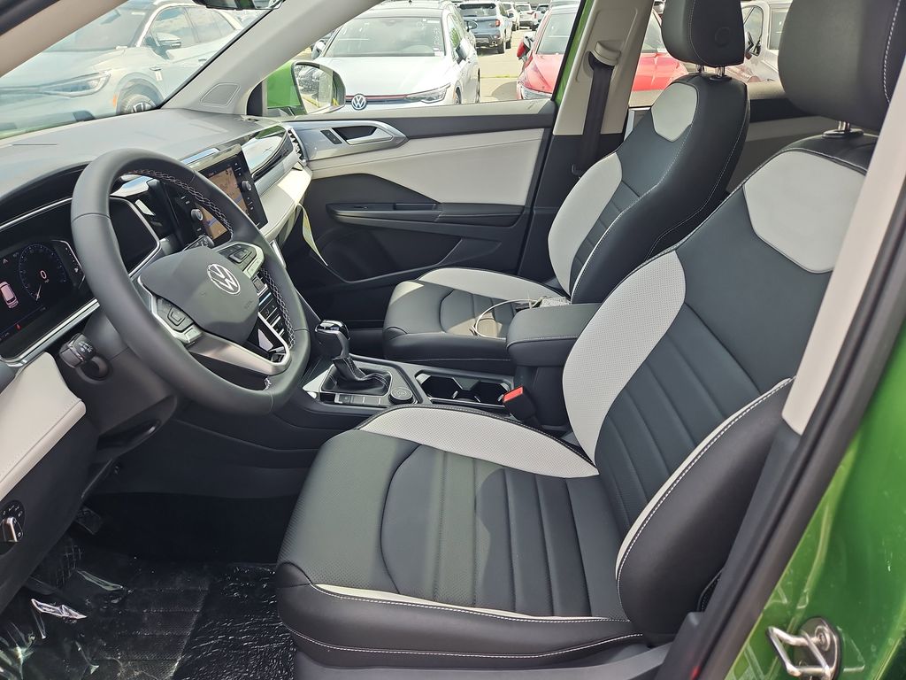 2025 Volkswagen Taos SEL - Photo 20