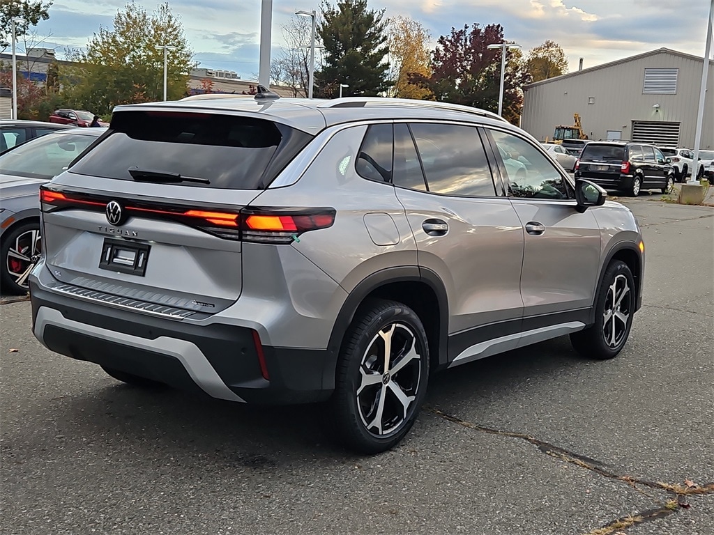 New 2025 Volkswagen Tiguan 2.0T SE SUV