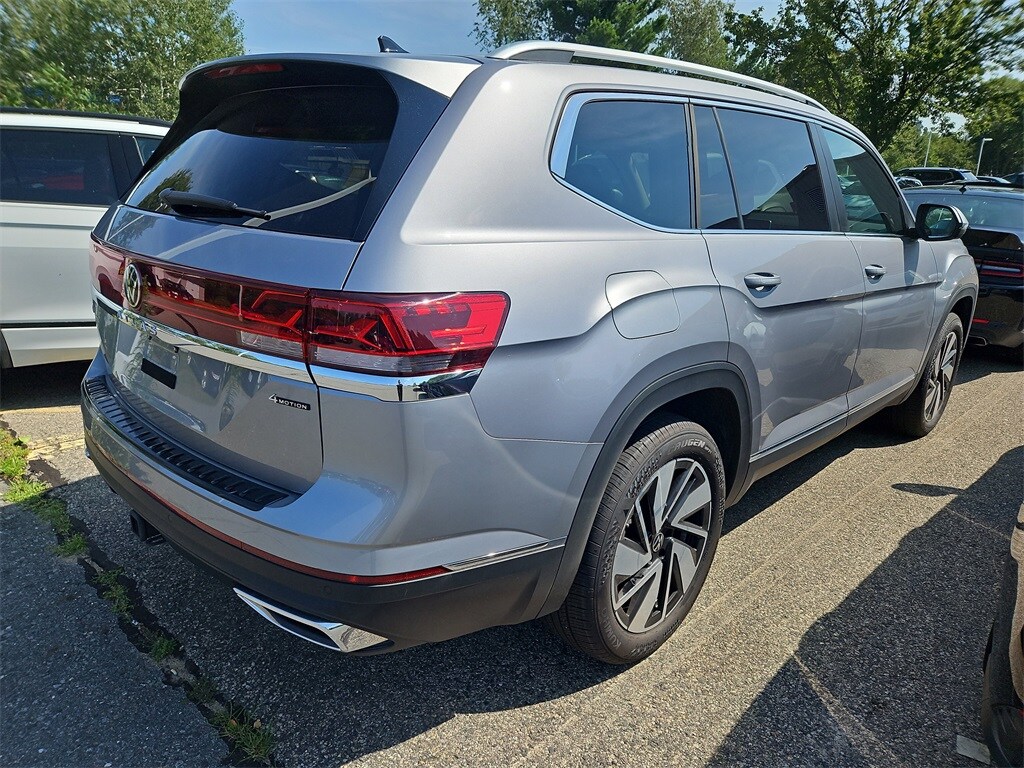 2024 Volkswagen Atlas SEL photo 2