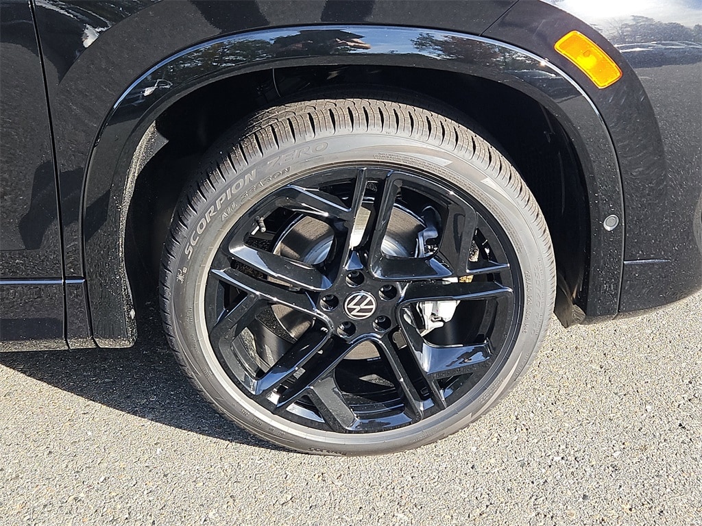 New 2025 Volkswagen Tiguan 2.0T SE R-Line Black SUV