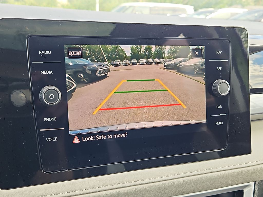 2025 Volkswagen Taos SEL - Photo 8