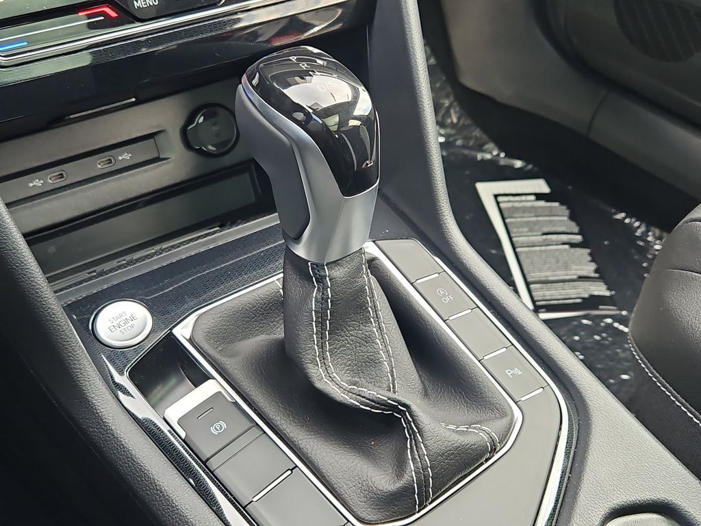 2025 Volkswagen Taos SEL - Photo 19