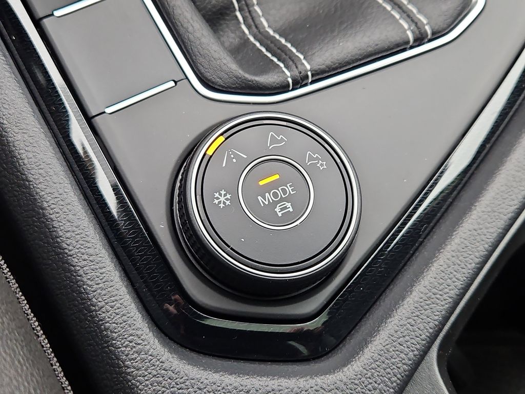 2025 Volkswagen Taos SE Black - Photo 9