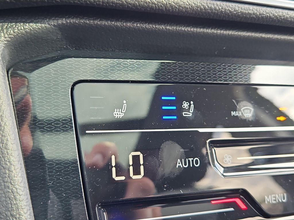 2025 Volkswagen Taos SEL - Photo 12