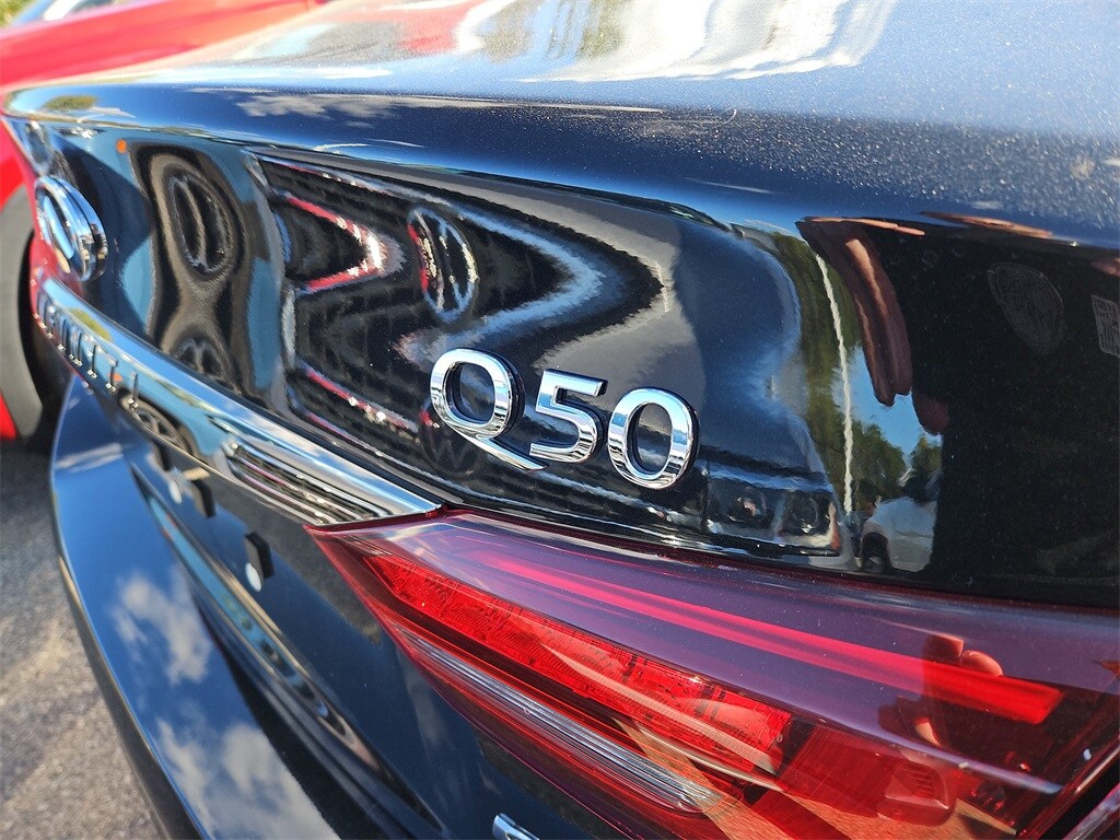 2021 Infiniti Q50 3.0t Signature Edition photo 3