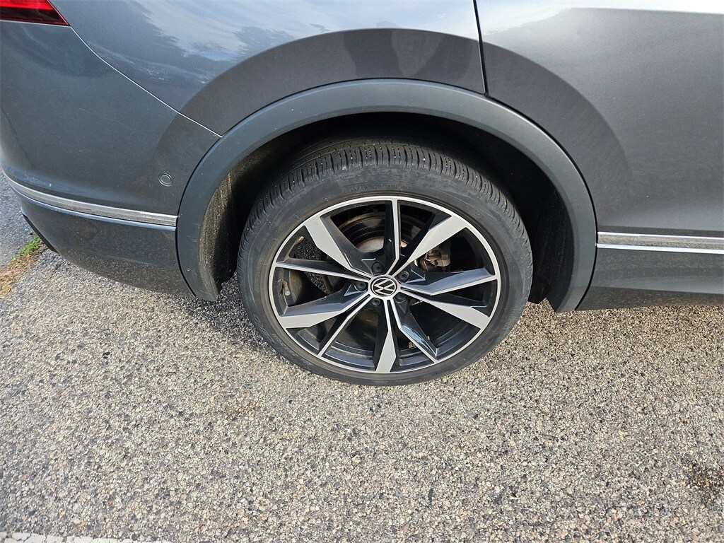2022 Volkswagen Tiguan SEL Premium R-Line photo 2