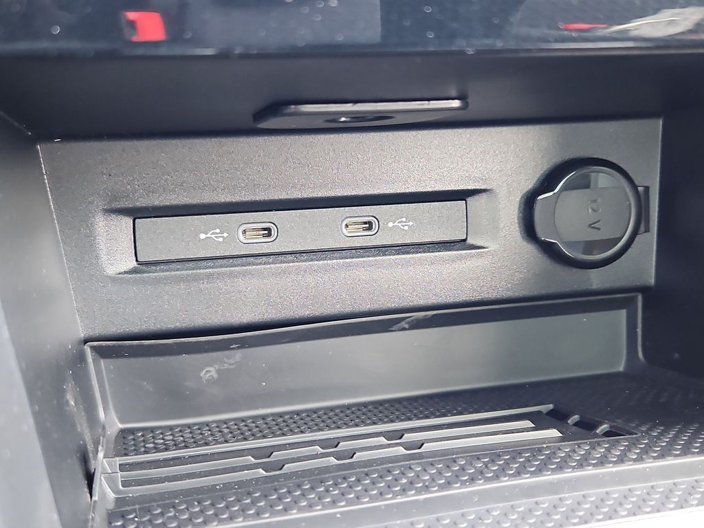 2025 Volkswagen Taos SEL - Photo 11