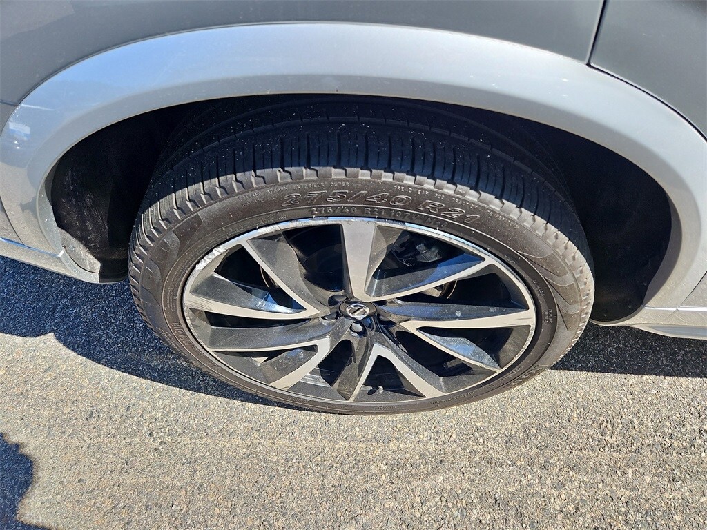 2022 Volvo XC90 T6 AWD Momentum photo 2