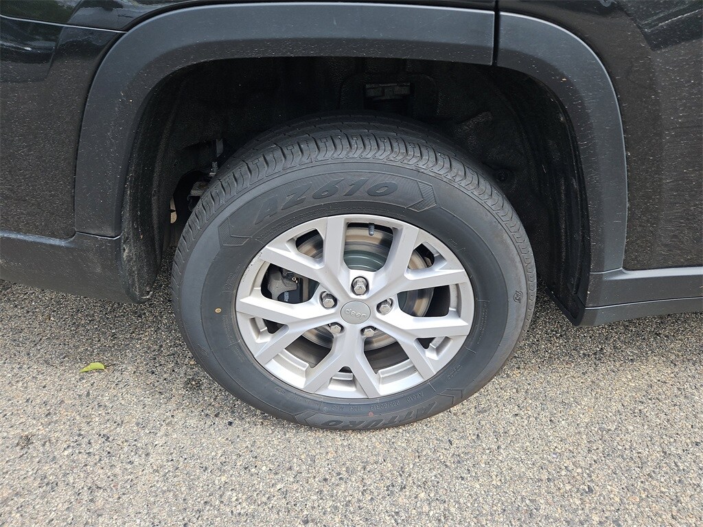 2021 Jeep Grand Cherokee Limited photo 2