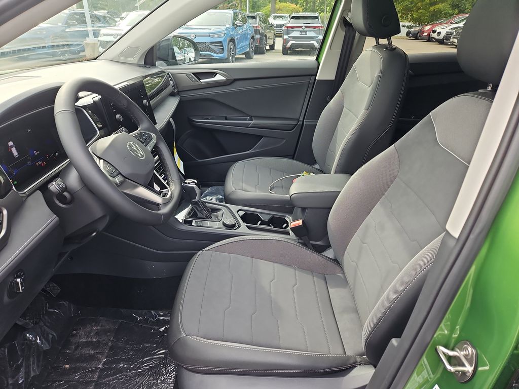 2025 Volkswagen Taos SE Black - Photo 19