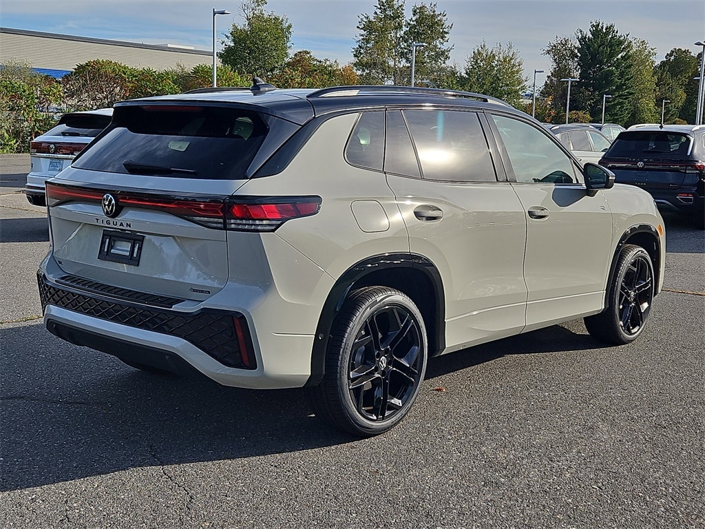 New 2025 Volkswagen Tiguan 2.0T SE R-Line Black SUV