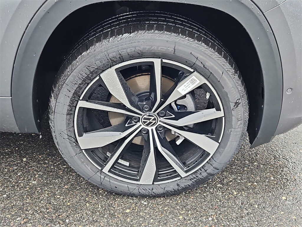 2025 Volkswagen Atlas Cross Sport SEL Premium R-Line photo 3