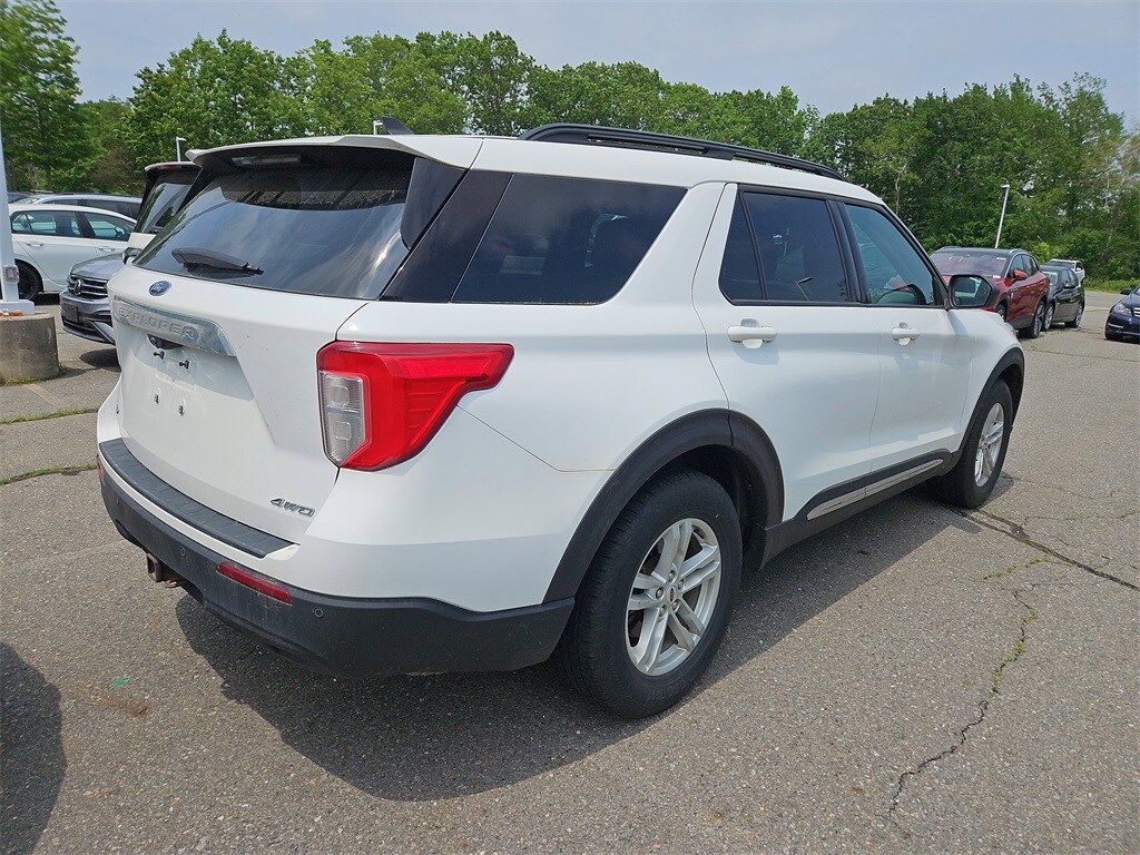 2021 Ford Explorer XLT photo 2