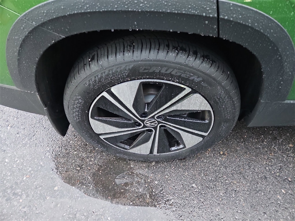 Certified 2025 Volkswagen Taos 1.5T SE SUV