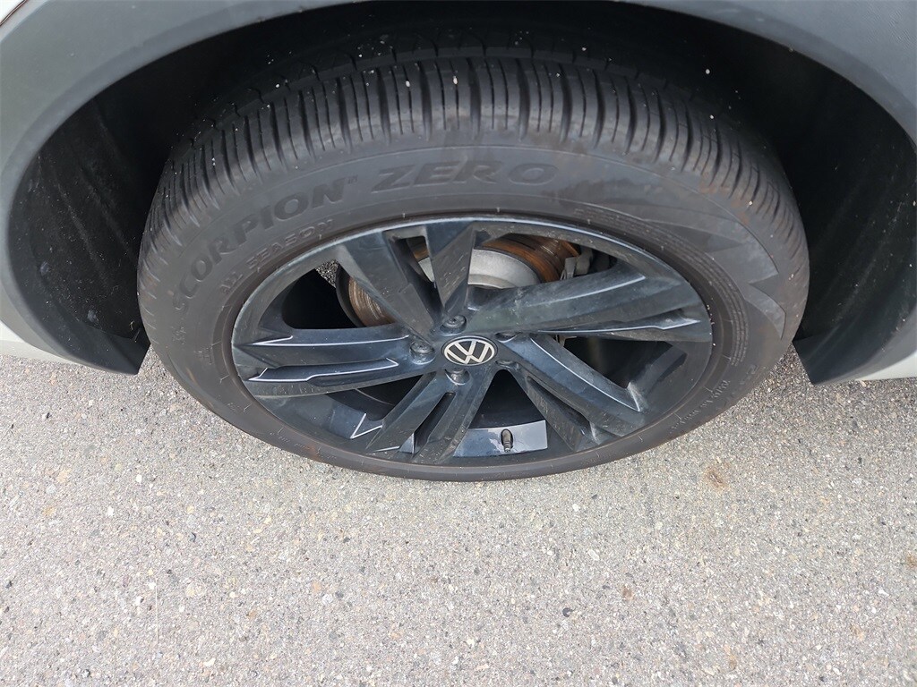 2024 Volkswagen Tiguan SE R-Line Black photo 3