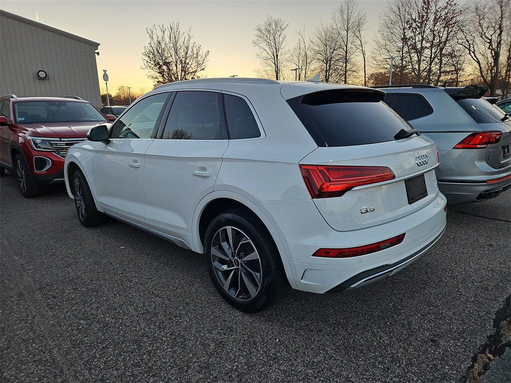 2021 Audi Q5 45 Premium photo 2